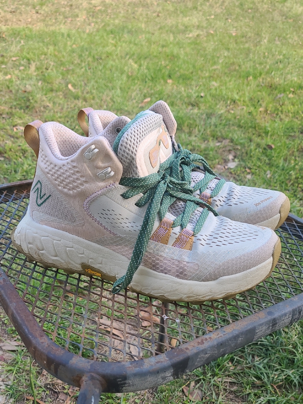 New Balance Women’s Fresh Foam Hierro Ht Vibram Trail Sneakers Size 8